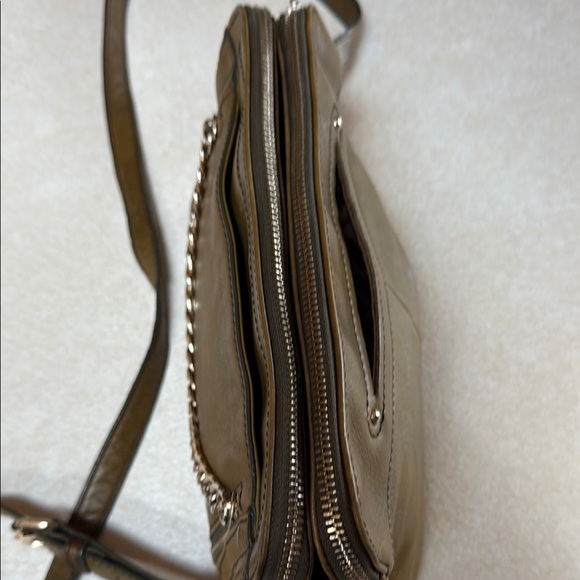 B. Makowsky Olive green Crossbody Bag with Chain Detail - Picture 6 of 10